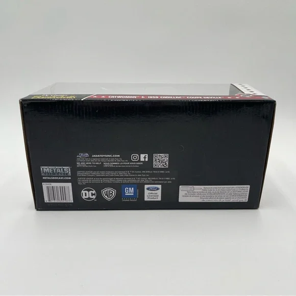 DC Comics Bombshells CATWOMAN & 1959 CADILLAC Coupe Deville Metals Die Cast NEW - Picture 11 of 12